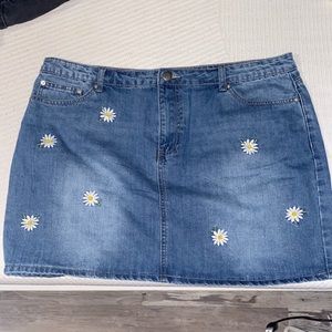 Forever21 Plus Daisy Skirt